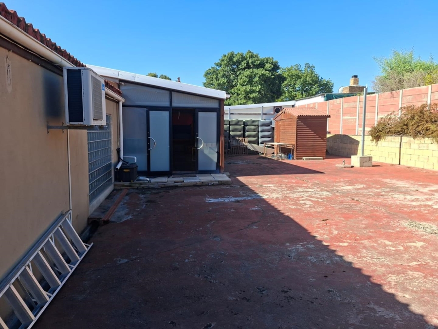 5 Bedroom Property for Sale in Protea Heights Western Cape